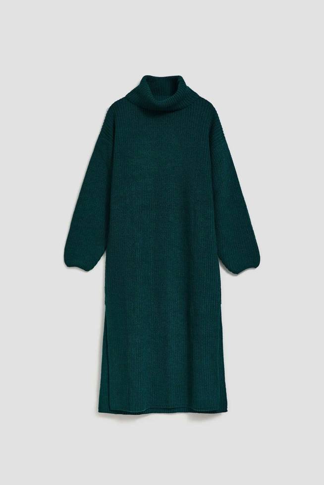 Swetrowa sukienka z golfem szmaragdowa