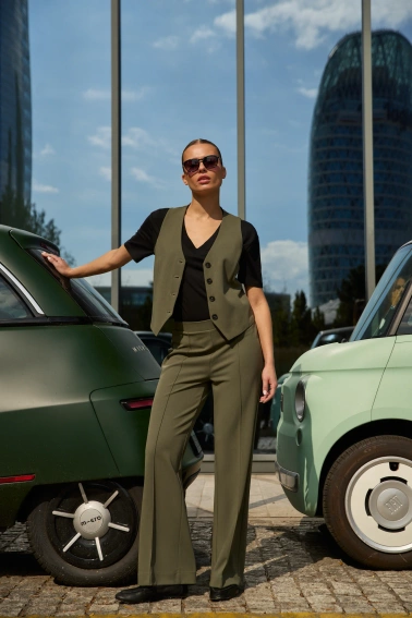 Gładkie spodnie oliwkowe