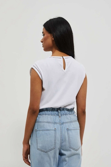 Bluzka z ażurowym dekoltem biała