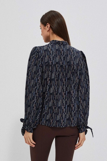 Koszula w geometryczne wzory