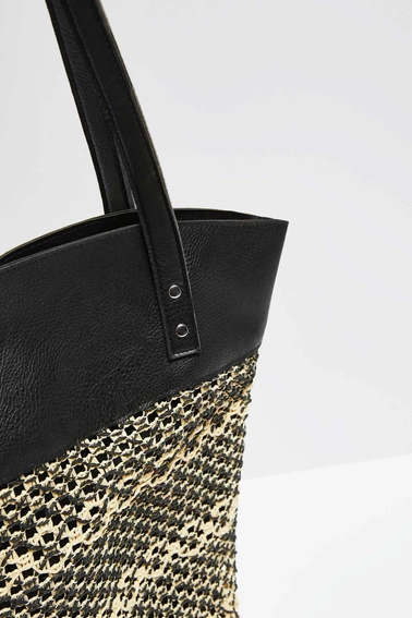 Pleciona torba na ramię czarna