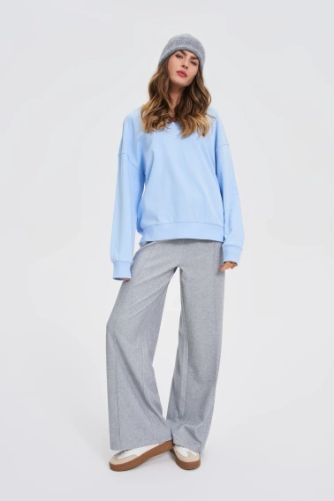 Bluza z dekoltem w serek błękitna