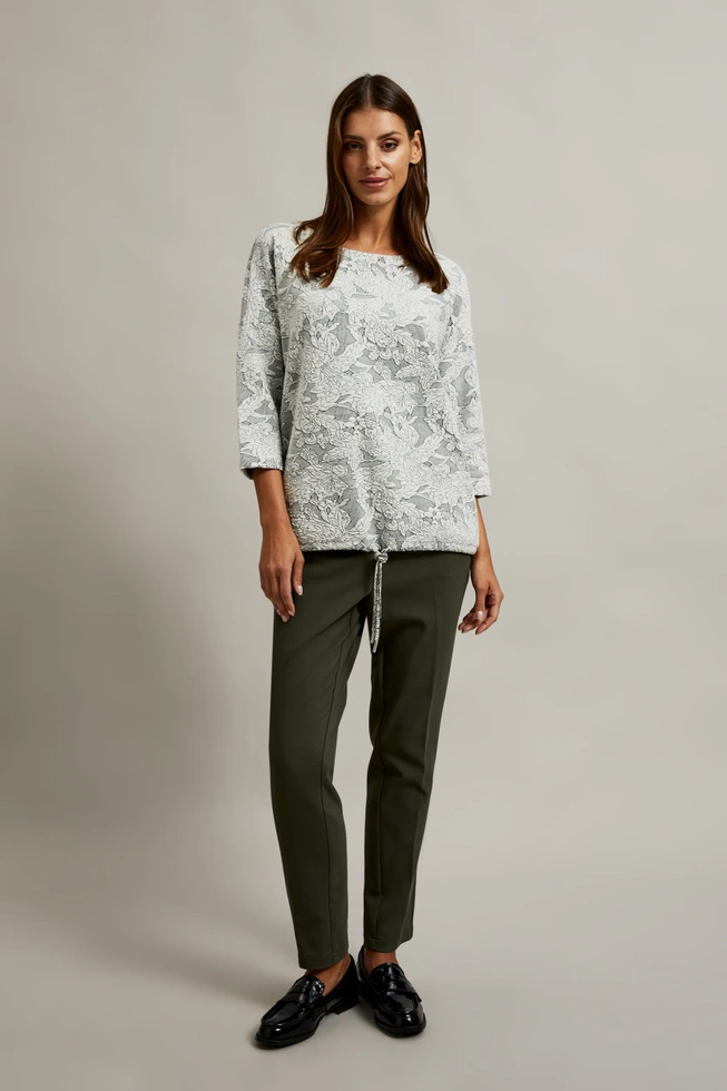 Bluza z kwiatowym wzorem i rękawami 3/4 biała