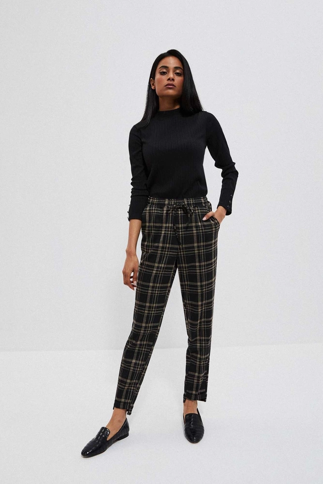 Bluzka z prążkowanej dzianiny z półgolfem czarna