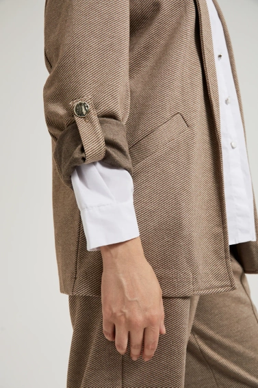 Marynarka z podwijanymi rękawami beżowa 