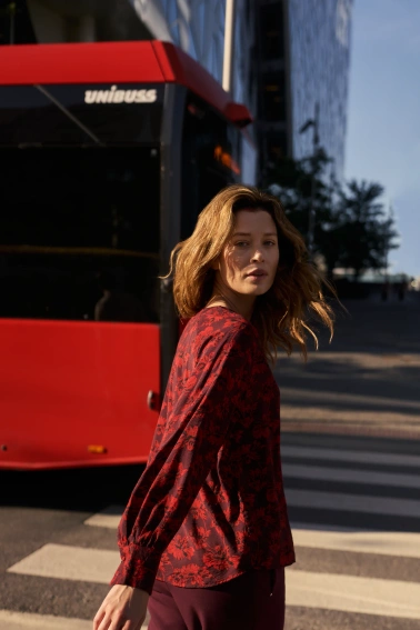 Koszula w kwiaty burgundowa