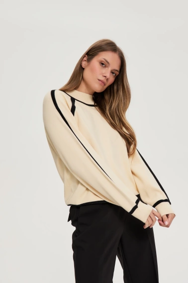 Sweter z półgolfem beżowy