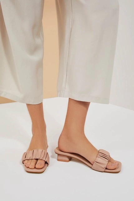 Klapki ze skóry ekologicznej malinowe