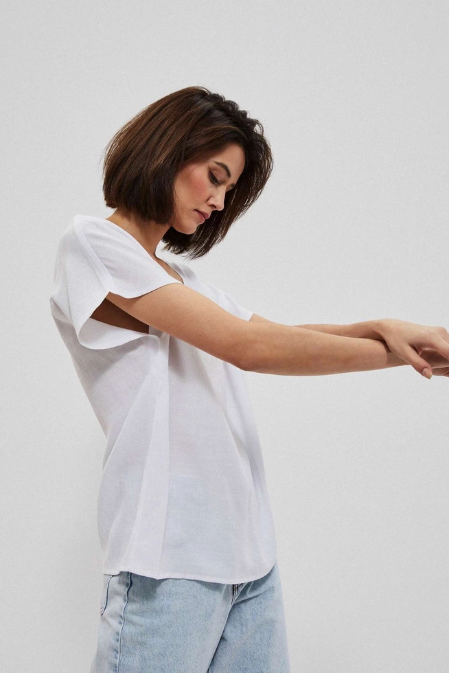 Koszulowa bluzka z dekoltem w serek z wiskozy biała