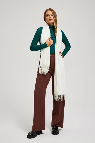 Szalik z delikatnymi frędzlami