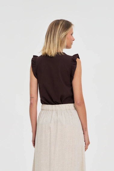 Bluzka z falbaną na ramionach brązowa
