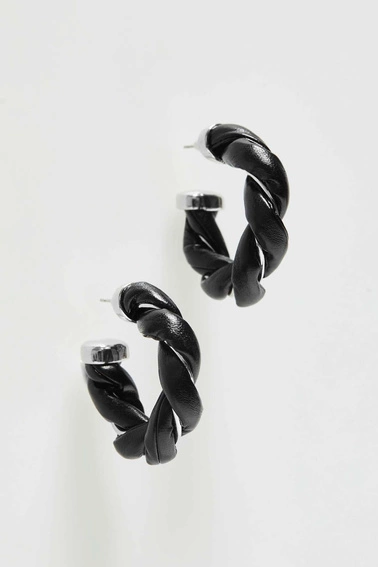 Kolczyki koła ze skórzanymi elementami