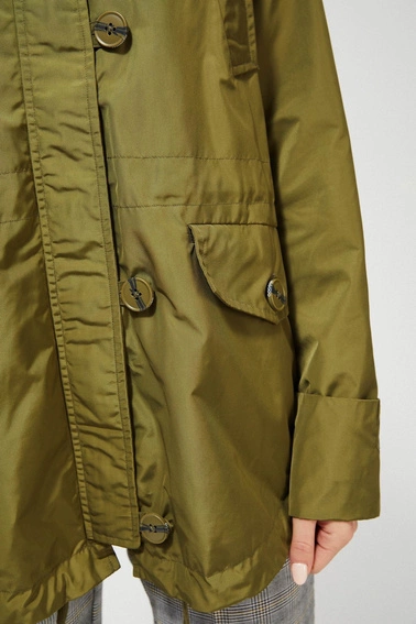 Kurtka wiatrówka z kapturem