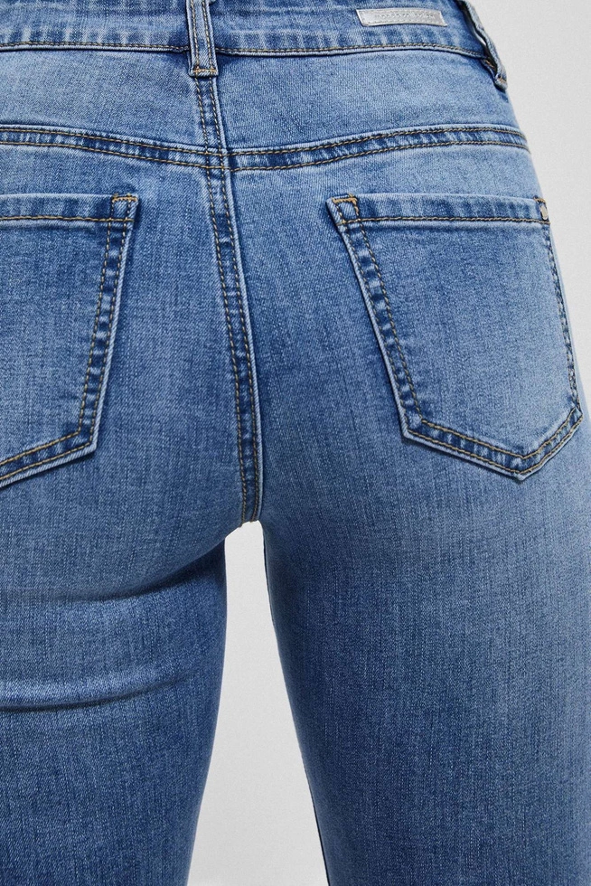 Jeansy rurki z przetarciami